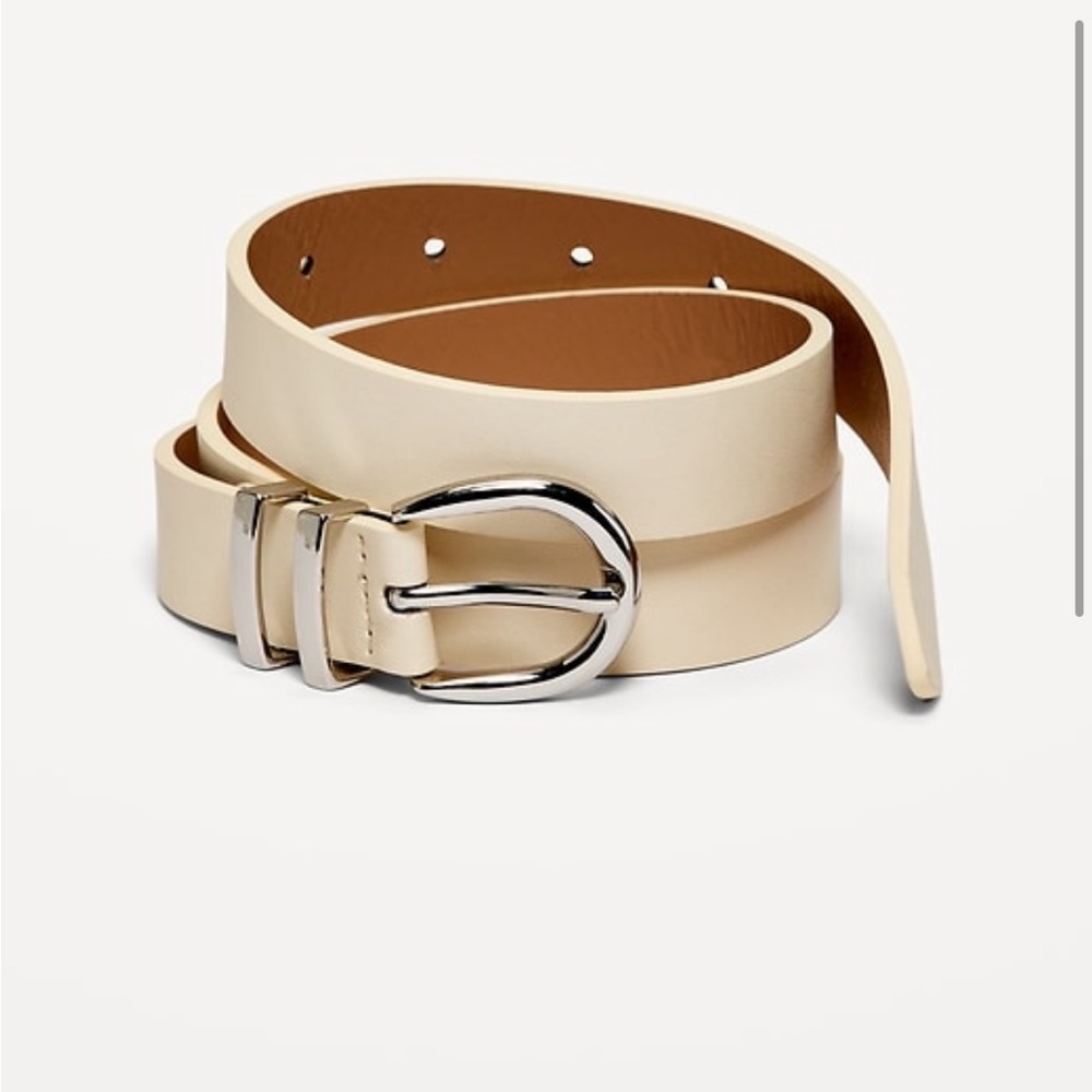 NWOT Cream faux leather belt